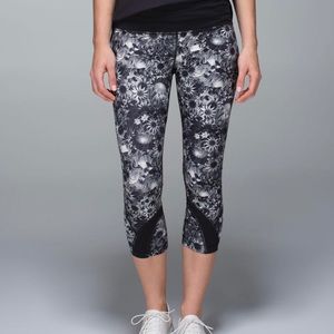 Lululemon Inspire Crop II “Flowabunga”- EUC!